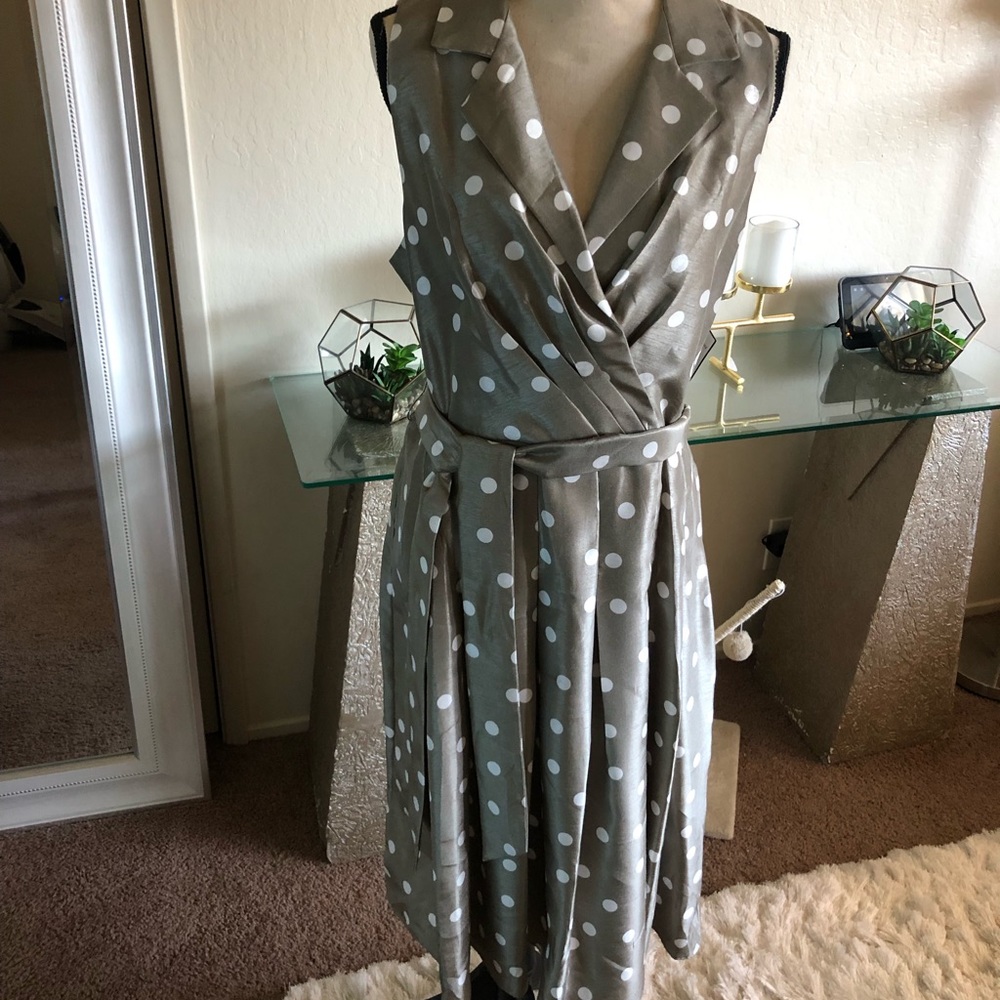 Tan Jessica Howard dress very cute